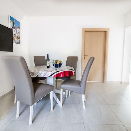Appartamento Colic Njivice Esterno foto