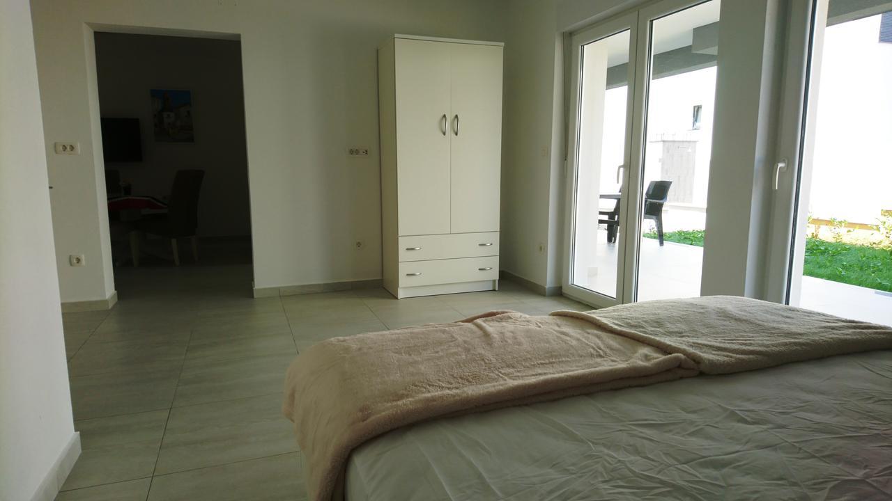 Appartamento Colic Njivice Esterno foto