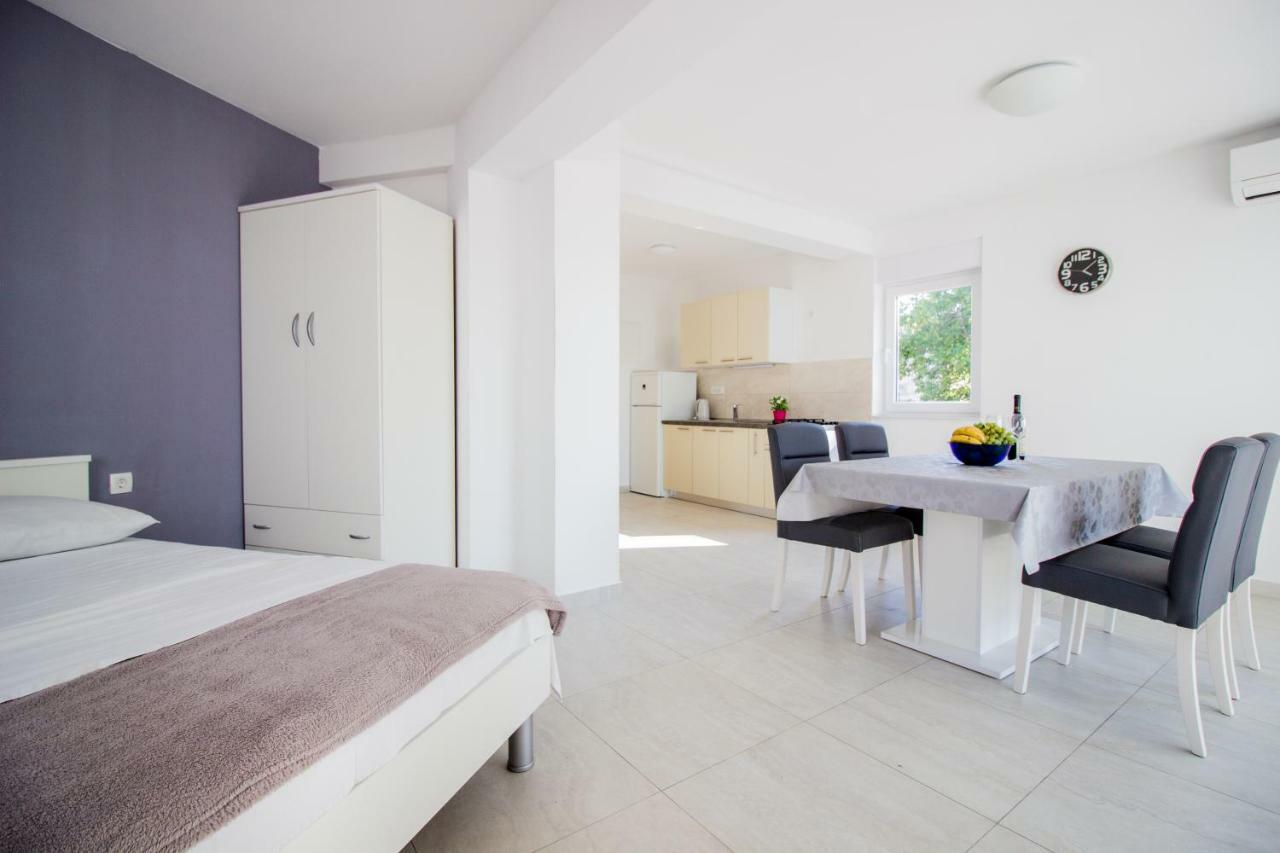 Appartamento Colic Njivice Esterno foto