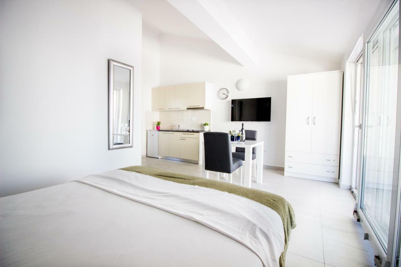 Appartamento Colic Njivice Esterno foto